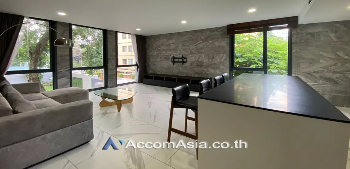  2 Bedrooms  Apartment For Rent in Sukhumvit, Bangkok  near BTS Phrom Phong (AA30333)