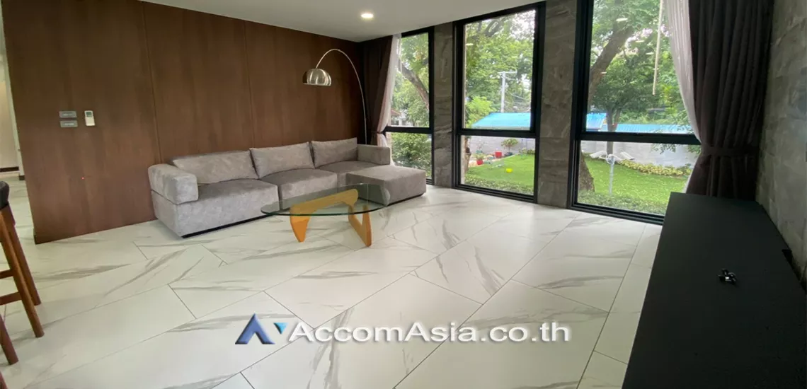  2 Bedrooms  Apartment For Rent in Sukhumvit, Bangkok  near BTS Phrom Phong (AA30333)