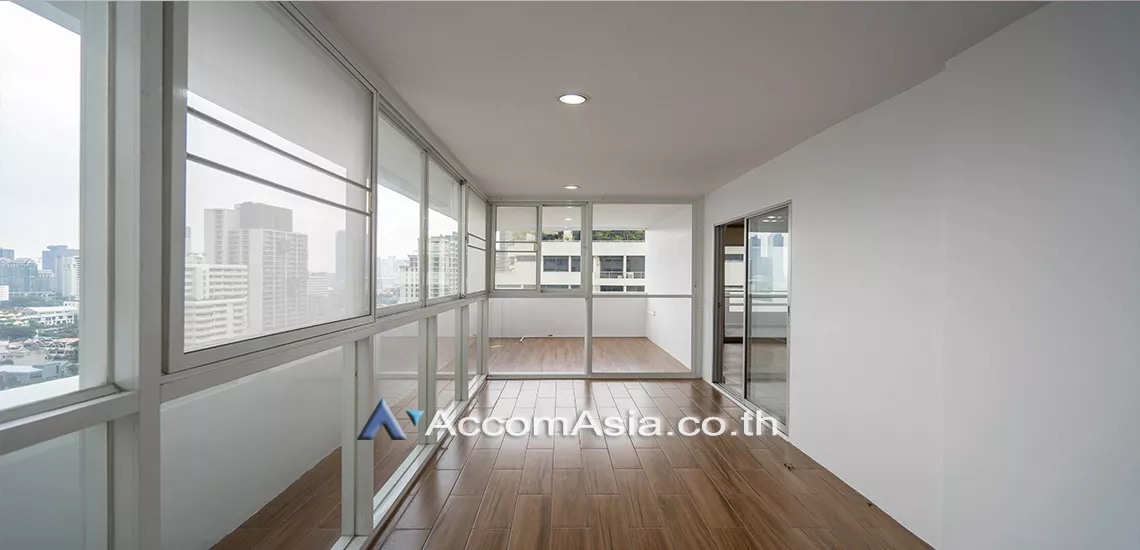  3 Bedrooms  Condominium For Rent in Sukhumvit, Bangkok  near BTS Phrom Phong (AA30334)