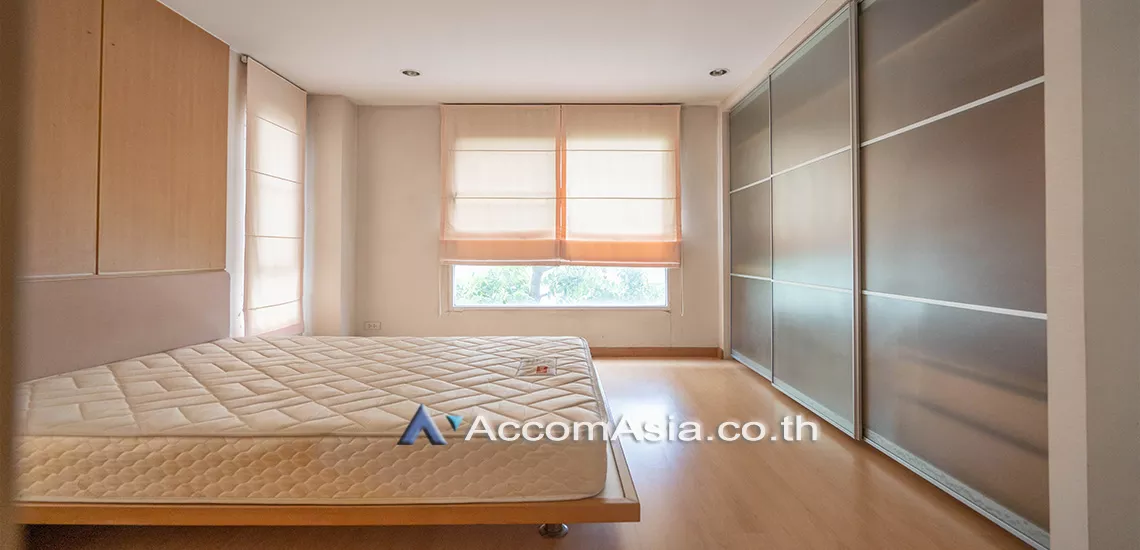  2 Bedrooms  Condominium For Rent in Sukhumvit, Bangkok  near BTS Ekkamai (AA30336)