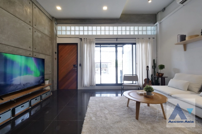 5  5 br Townhouse For Rent in Sukhumvit ,Bangkok BTS Ekkamai AA30344