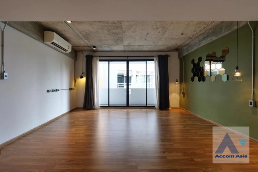 17  5 br Townhouse For Rent in Sukhumvit ,Bangkok BTS Ekkamai AA30344