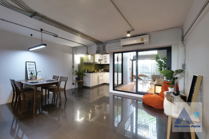 7  5 br Townhouse For Rent in Sukhumvit ,Bangkok BTS Ekkamai AA30344