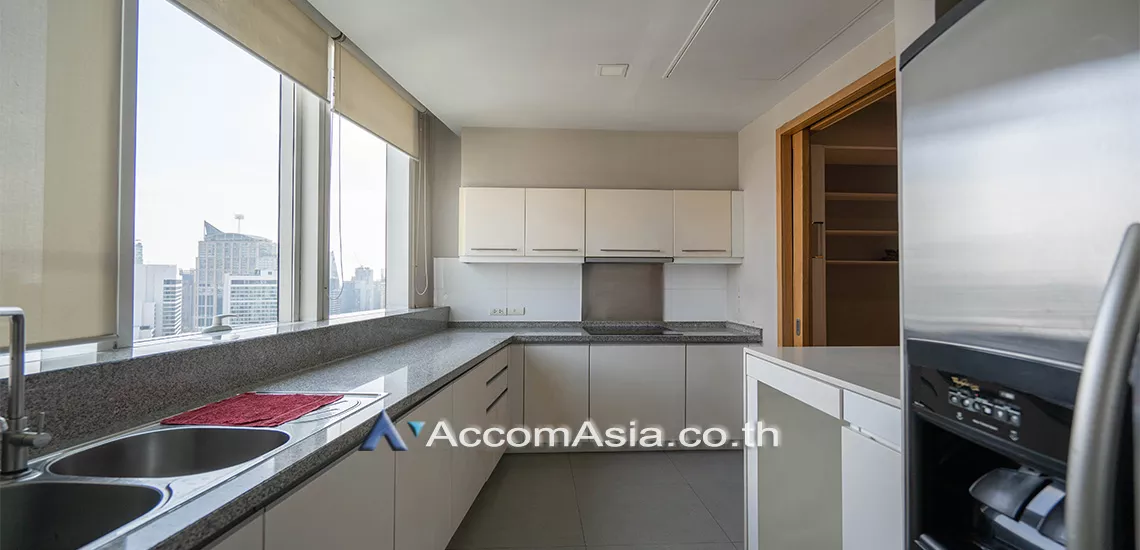  3 Bedrooms  Condominium For Rent in Sukhumvit, Bangkok  near BTS Asok - MRT Sukhumvit (AA30347)