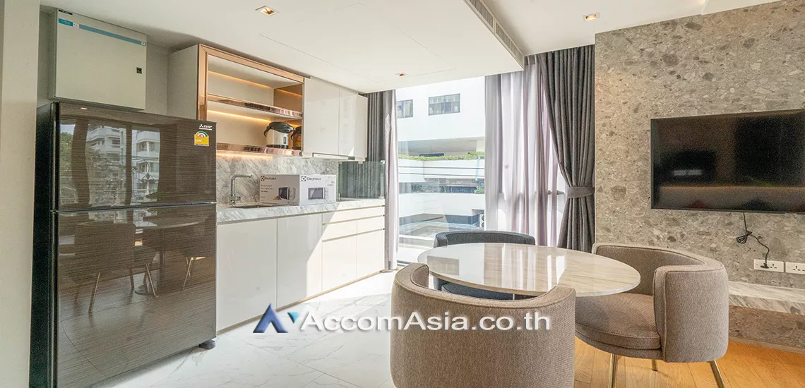  2 Bedrooms  Apartment For Rent in Sukhumvit, Bangkok  near BTS Phrom Phong (AA30362)