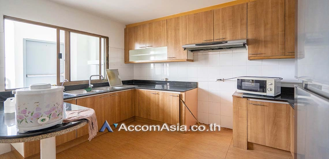 Big Balcony, Pet friendly |  3 Bedrooms  Condominium For Rent in Sukhumvit, Bangkok  near BTS Phrom Phong (24489)