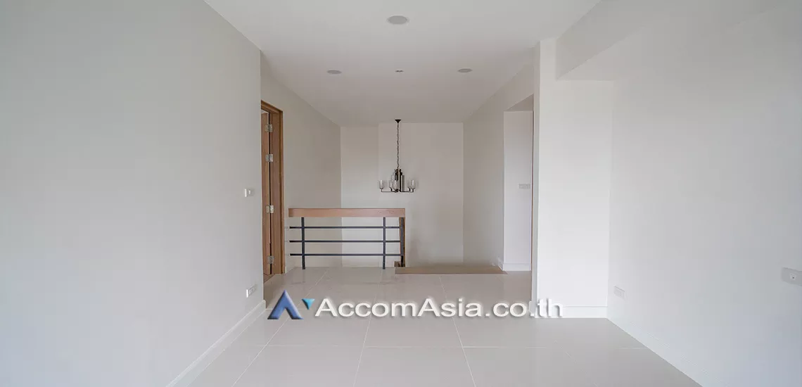 Duplex Condo |  2 Bedrooms  Condominium For Rent in Sukhumvit, Bangkok  near BTS Phrom Phong (AA30398)