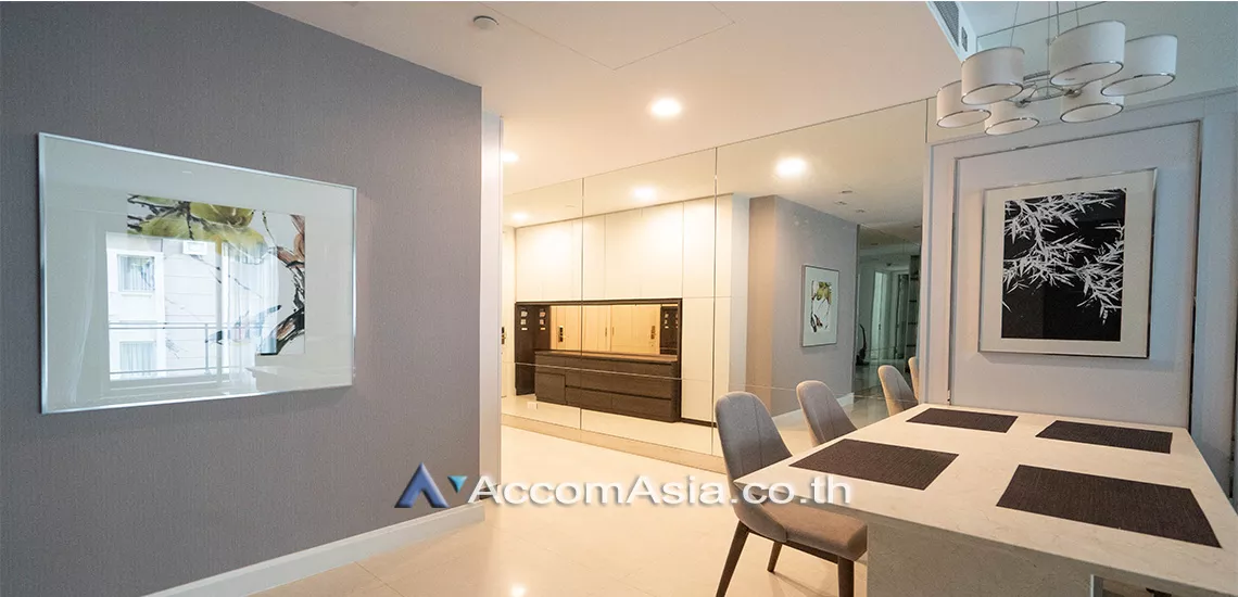  2 Bedrooms  Condominium For Rent in Ploenchit, Bangkok  near BTS Chitlom (AA30418)