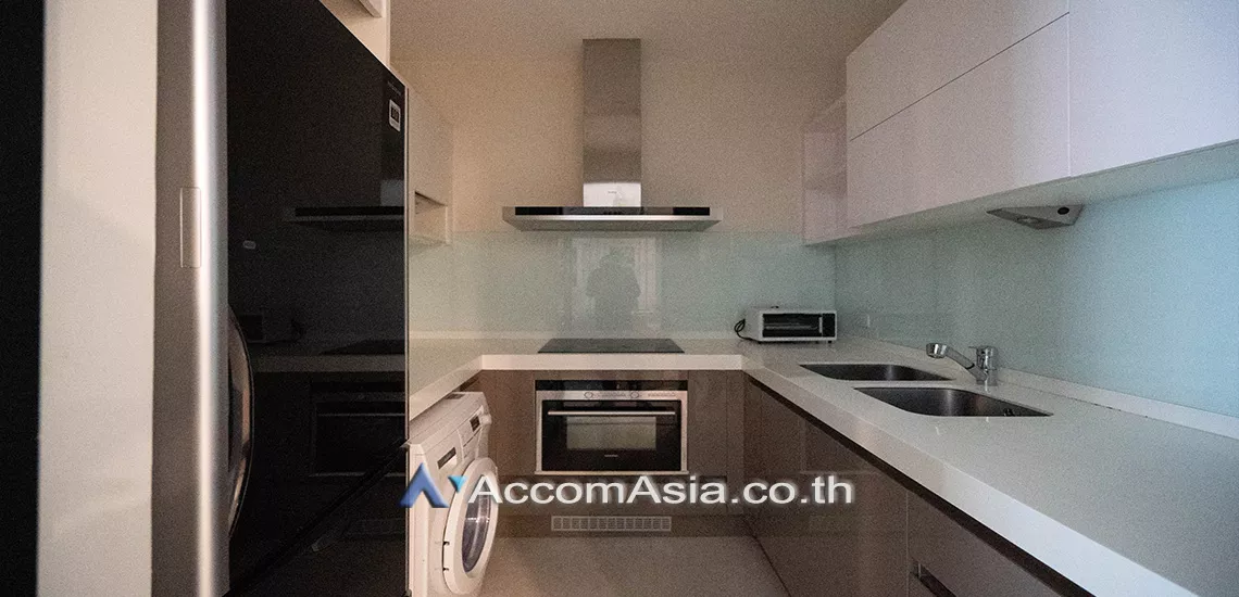  2 Bedrooms  Condominium For Rent in Ploenchit, Bangkok  near BTS Chitlom (AA30418)