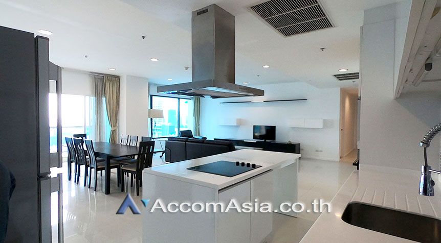  3 Bedrooms  Condominium For Rent in Ploenchit, Bangkok  near BTS Chitlom (AA30421)