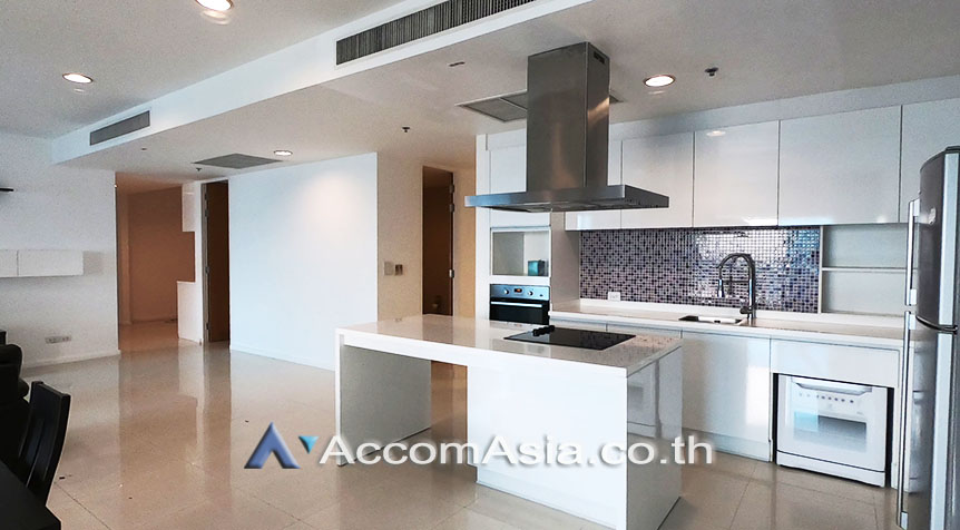  3 Bedrooms  Condominium For Rent in Ploenchit, Bangkok  near BTS Chitlom (AA30421)