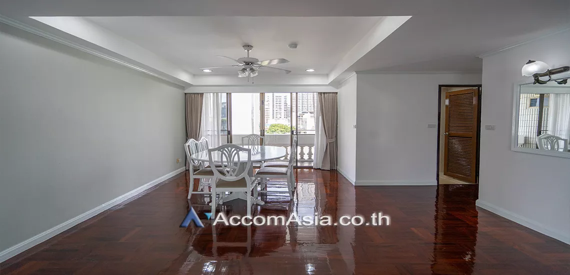  3 Bedrooms  Apartment For Rent in Sukhumvit, Bangkok  near BTS Thong Lo (AA30422)