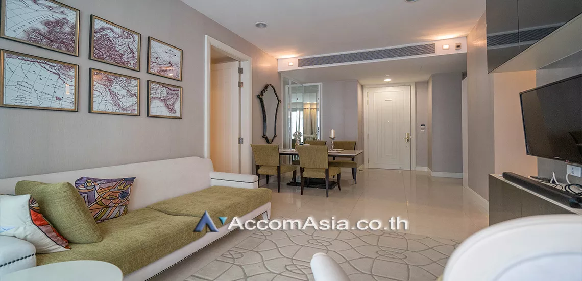  2 Bedrooms  Condominium For Sale in Ploenchit, Bangkok  near BTS Chitlom (AA30444)