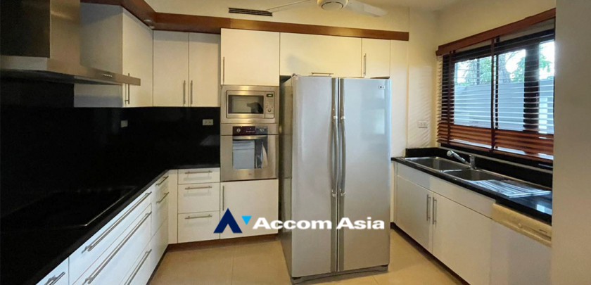  2 Bedrooms  Apartment For Rent in Phaholyothin, Bangkok  near BTS Ari (AA30445)