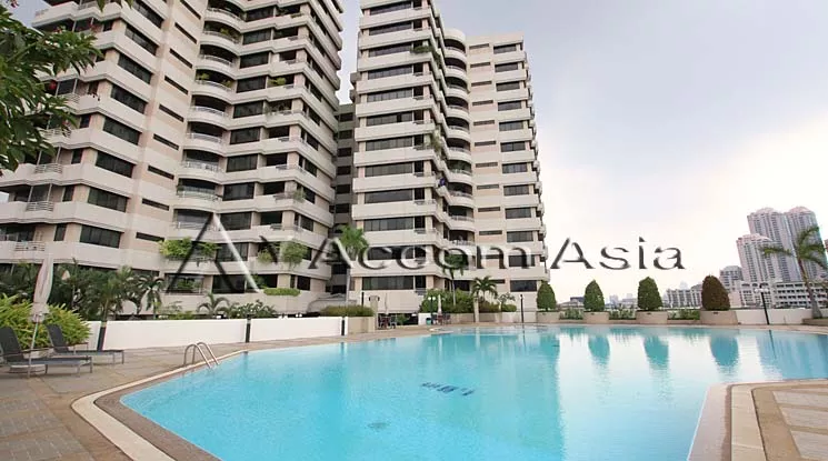  3 Bedrooms  Condominium For Rent in Sukhumvit, Bangkok  near BTS Phrom Phong (24497)