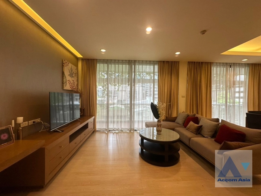 Pet friendly |  3 Bedrooms  Apartment For Rent in Ploenchit, Bangkok  near BTS Ploenchit (AA30474)