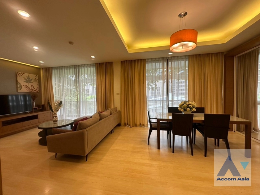 Pet friendly |  3 Bedrooms  Apartment For Rent in Ploenchit, Bangkok  near BTS Ploenchit (AA30474)