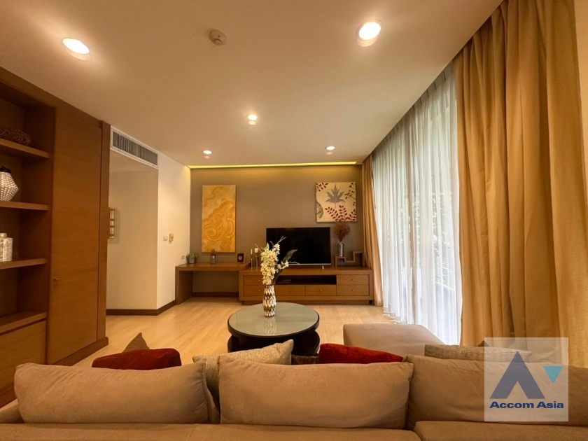 Pet friendly |  3 Bedrooms  Apartment For Rent in Ploenchit, Bangkok  near BTS Ploenchit (AA30474)