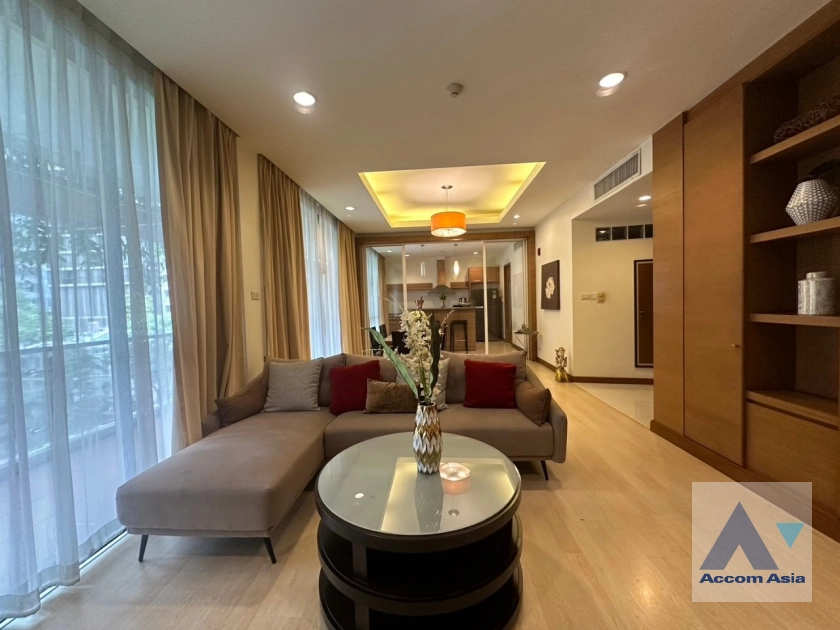 Pet friendly |  3 Bedrooms  Apartment For Rent in Ploenchit, Bangkok  near BTS Ploenchit (AA30474)