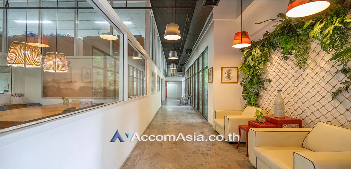  Condominium For Sale in Sukhumvit, Bangkok  near BTS Thong Lo (AA30532)