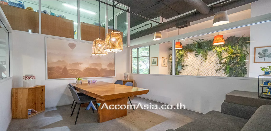  Condominium For Sale in Sukhumvit, Bangkok  near BTS Thong Lo (AA30532)