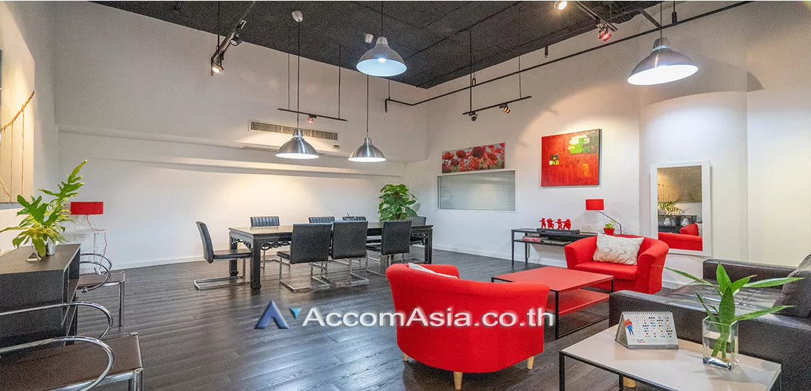  Condominium For Sale in Sukhumvit, Bangkok  near BTS Thong Lo (AA30532)