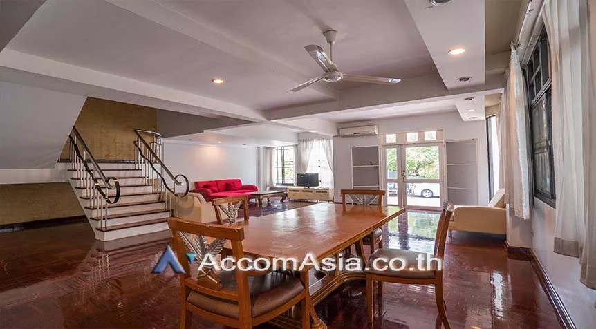  3 Bedrooms  Townhouse For Rent in Sukhumvit, Bangkok  near BTS Phrom Phong (AA30582)