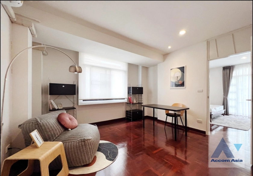  4 Bedrooms  Townhouse For Rent in Sukhumvit, Bangkok  near BTS Phrom Phong (AA30585)