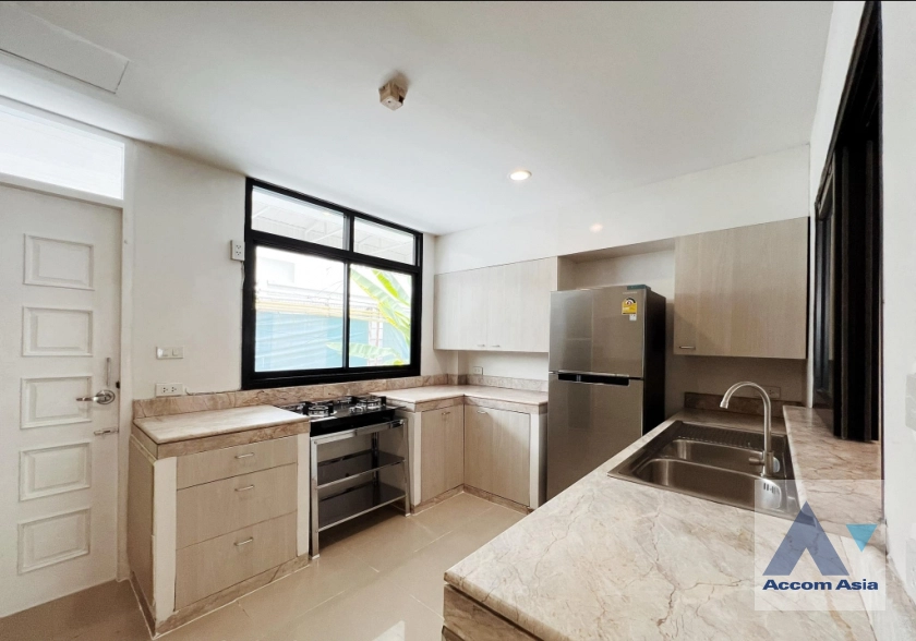 5  4 br Townhouse For Rent in Sukhumvit ,Bangkok BTS Phrom Phong at Townhouse in compound AA30585