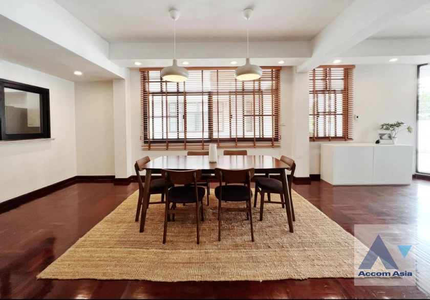 6  4 br Townhouse For Rent in Sukhumvit ,Bangkok BTS Phrom Phong at Townhouse in compound AA30585