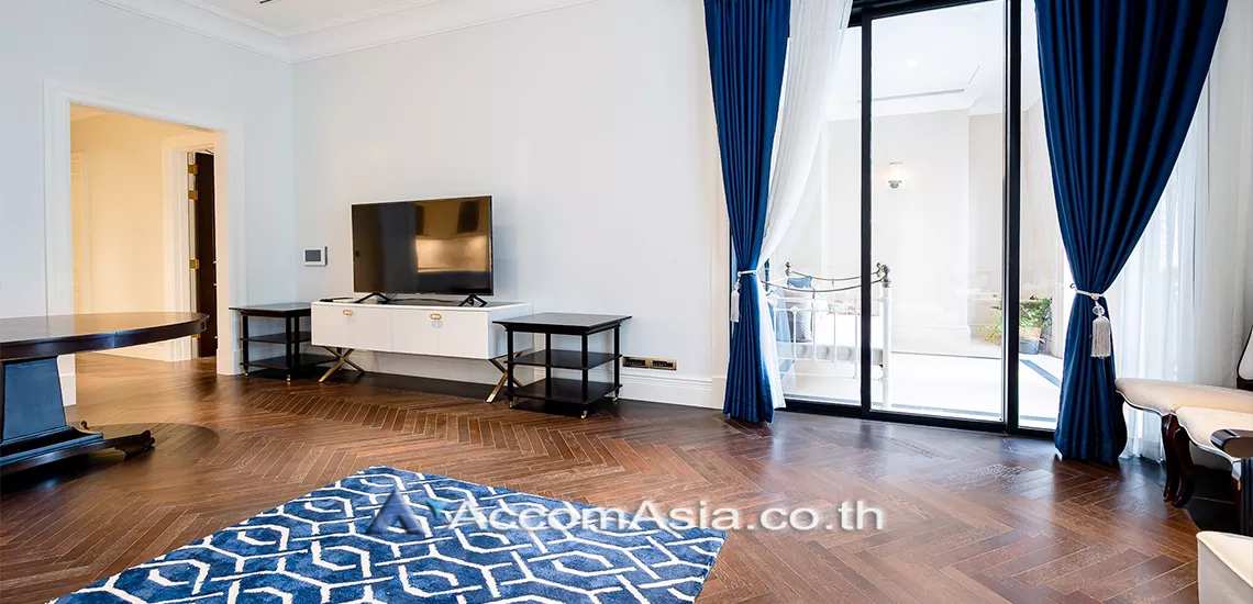  2 Bedrooms  Condominium For Rent in Ploenchit, Bangkok  near BTS Ploenchit (AA30616)