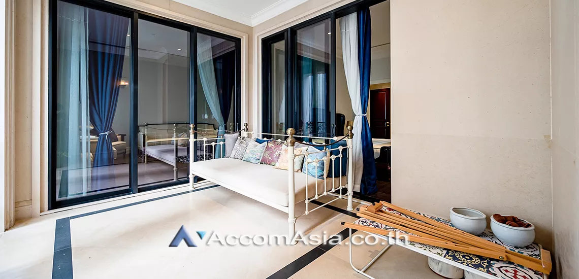  2 Bedrooms  Condominium For Rent in Ploenchit, Bangkok  near BTS Ploenchit (AA30616)