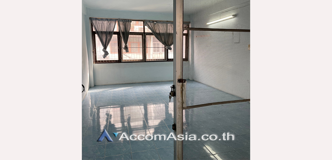  2 Bedrooms  Townhouse For Rent in Sukhumvit, Bangkok  near BTS Phra khanong (AA30622)