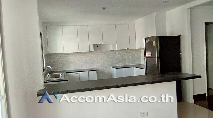 Big Balcony, Pet friendly |  3 Bedrooms  Condominium For Rent in Sukhumvit, Bangkok  near BTS Phrom Phong (24515)