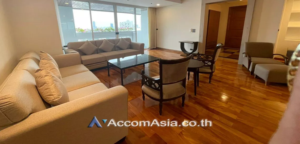 Pet friendly |  3 Bedrooms  Apartment For Rent in Sukhumvit, Bangkok  near BTS Nana (AA30640)