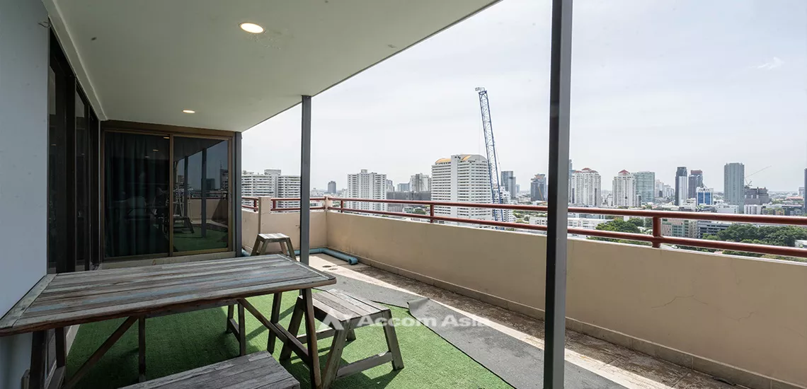  3 Bedrooms  Condominium For Rent in Sukhumvit, Bangkok  near BTS Phrom Phong (AA30663)