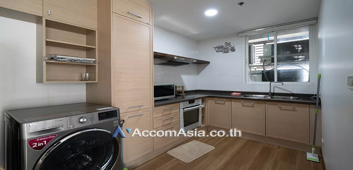  2 Bedrooms  Condominium For Rent in Ploenchit, Bangkok  near BTS Chitlom (AA30675)