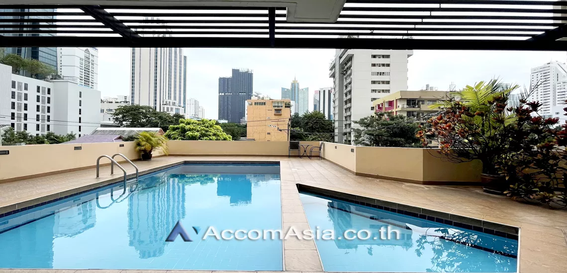  3 Bedrooms  Condominium For Rent in Sukhumvit, Bangkok  near BTS Nana (AA30682)