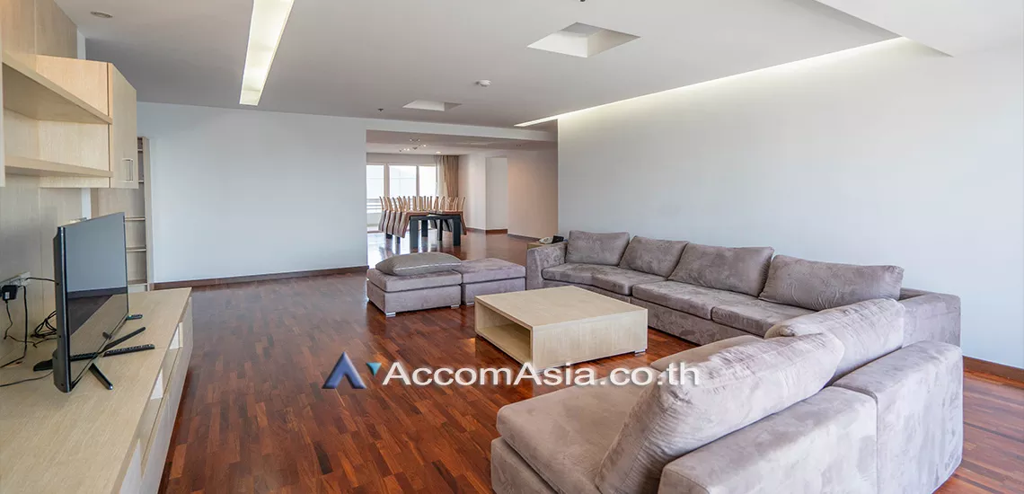  4 Bedrooms  Apartment For Rent in Sukhumvit, Bangkok  near BTS Phrom Phong (AA30686)