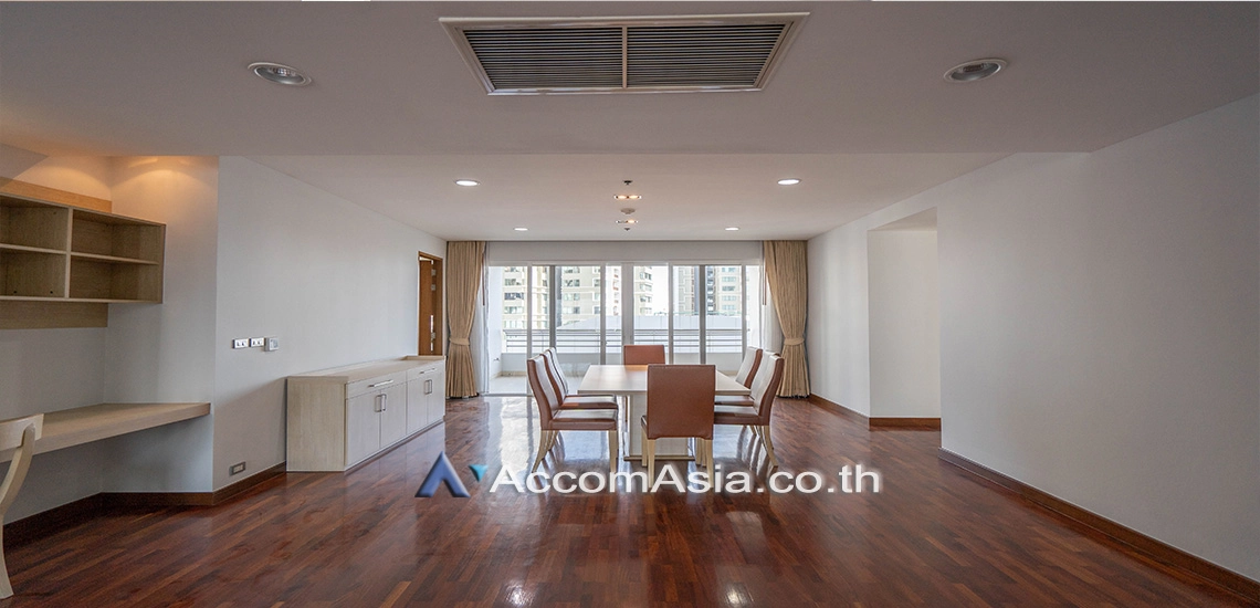  4 Bedrooms  Apartment For Rent in Sukhumvit, Bangkok  near BTS Phrom Phong (AA30687)