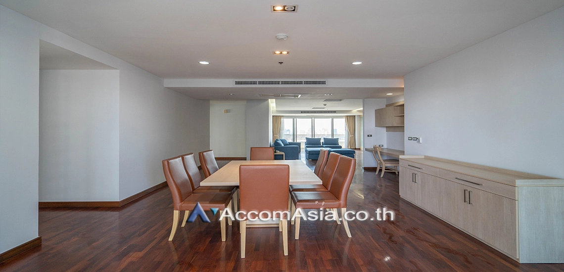  4 Bedrooms  Apartment For Rent in Sukhumvit, Bangkok  near BTS Phrom Phong (AA30687)