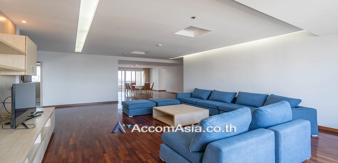  4 Bedrooms  Apartment For Rent in Sukhumvit, Bangkok  near BTS Phrom Phong (AA30687)