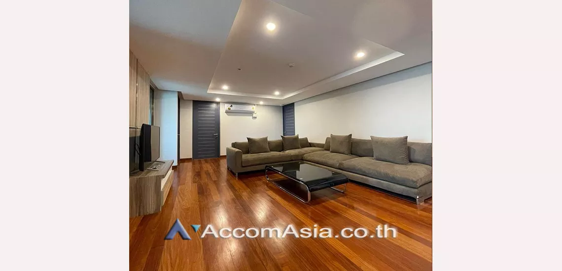  3 Bedrooms  Apartment For Rent in Sukhumvit, Bangkok  near BTS Thong Lo (AA30703)