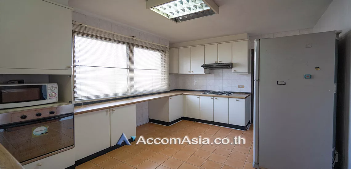  3 Bedrooms  Condominium For Rent in Sukhumvit, Bangkok  near BTS Asok - MRT Sukhumvit (AA30718)