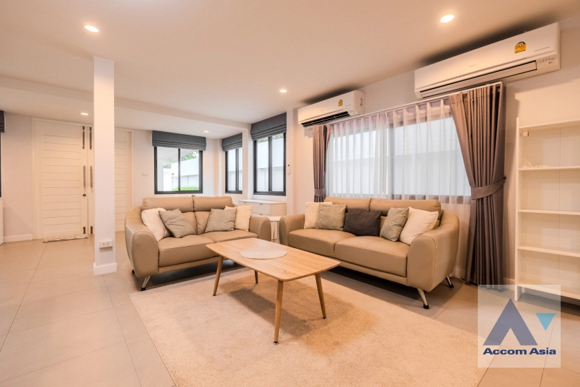 10  4 br House For Rent in Phaholyothin ,Bangkok BTS Ari AA30730