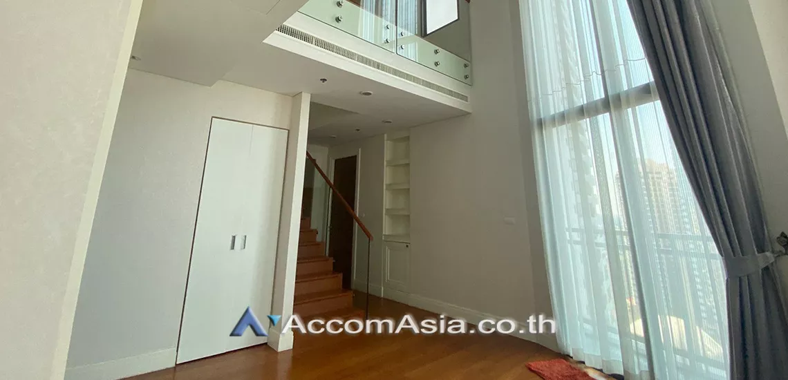  3 Bedrooms  Condominium For Rent in Sukhumvit, Bangkok  near BTS Phrom Phong (AA30748)