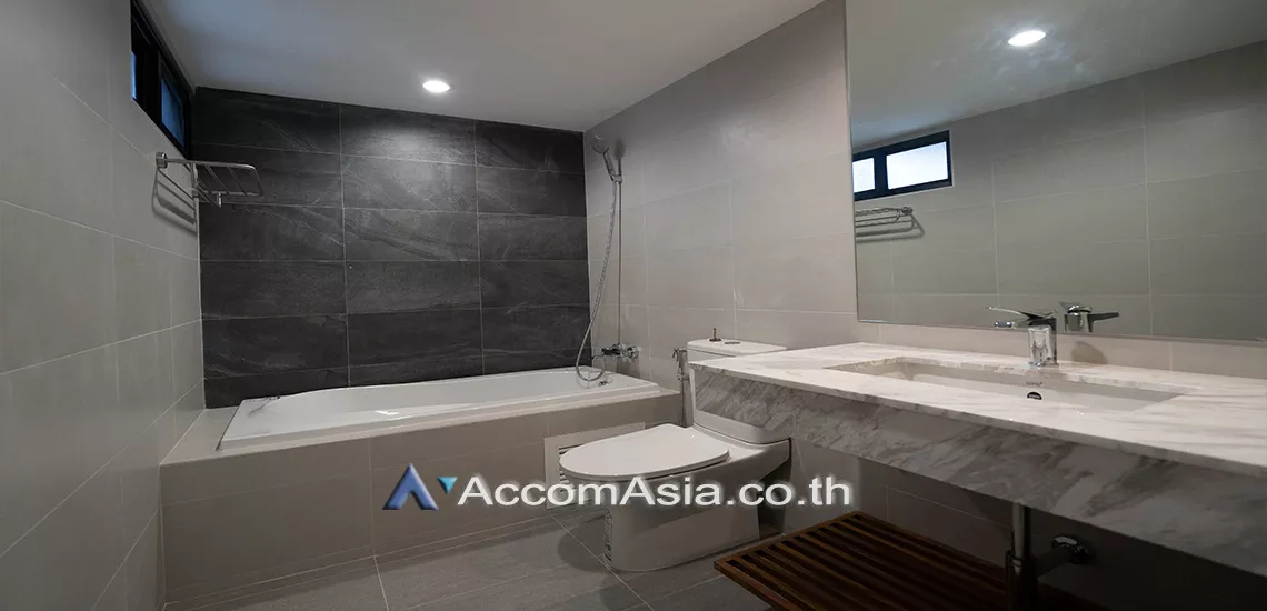 12  3 br Apartment For Rent in Sukhumvit ,Bangkok BTS Thong Lo at Spacious and Comfortable Living   AA30753