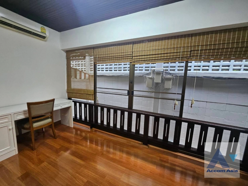 18  4 br House For Rent in Sukhumvit ,Bangkok BTS Phrom Phong at Kid Friendly House Compound AA30775