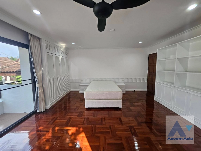 13  4 br House For Rent in Sukhumvit ,Bangkok BTS Phrom Phong at Kid Friendly House Compound AA30775