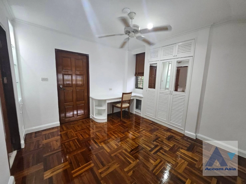 16  4 br House For Rent in Sukhumvit ,Bangkok BTS Phrom Phong at Kid Friendly House Compound AA30775